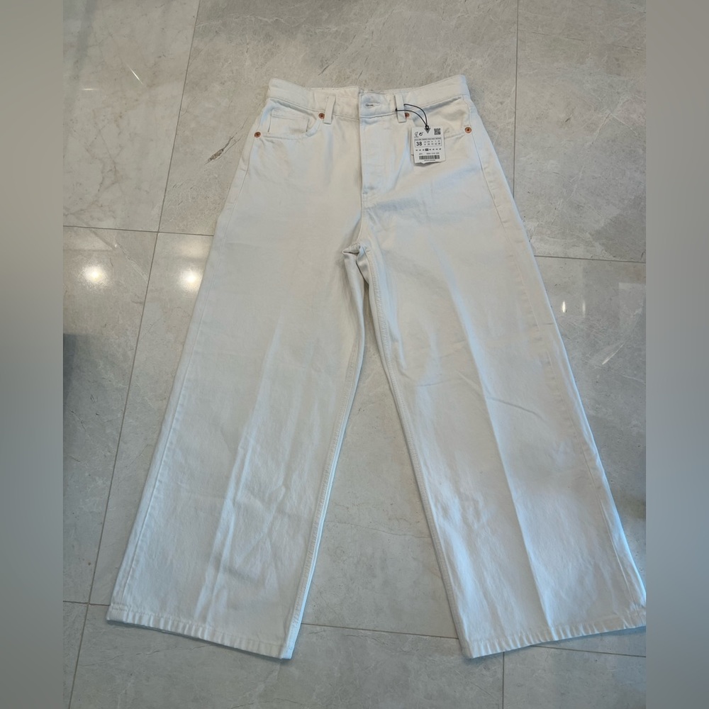 Zara High Waist 26 inseam flare jeans button fly white size US 6 NWT